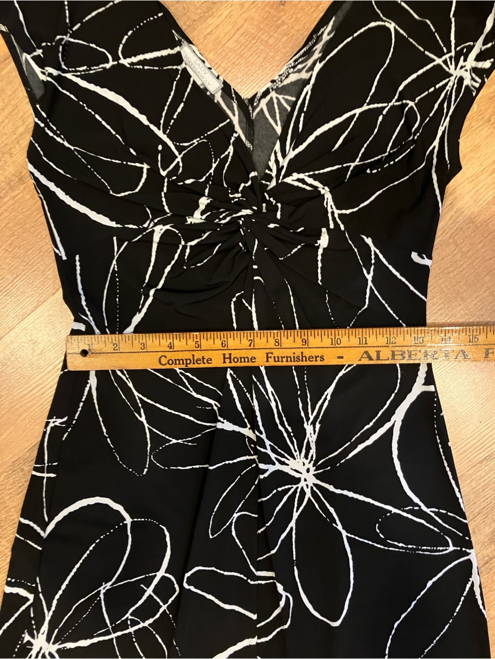 Black and White Lady Hathaway scribble Floral Twist-Front Women’s dress